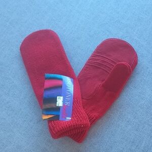 Isotoner Knit Gloves